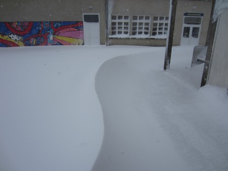 Autre vue sur la cour de l'école